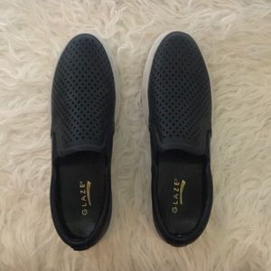 Slide on black platform